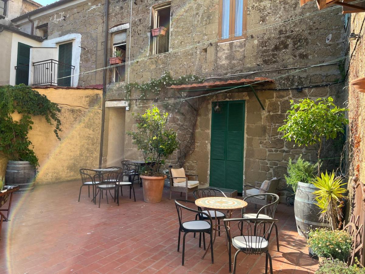 Affittacamere Licenza N.1 Presso La Magica Torre Pitigliano Exterior foto