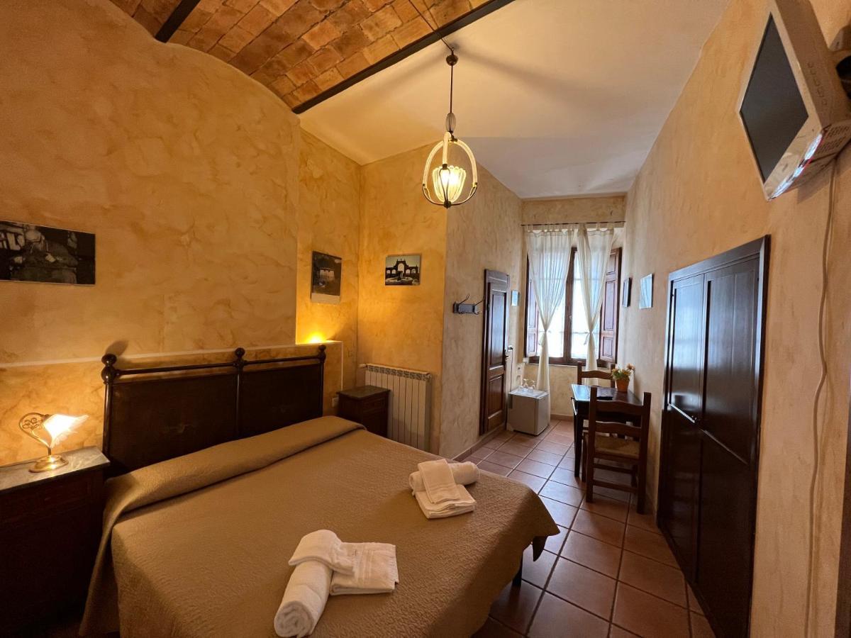 Affittacamere Licenza N.1 Presso La Magica Torre Pitigliano Exterior foto