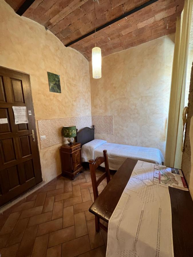 Affittacamere Licenza N.1 Presso La Magica Torre Pitigliano Exterior foto