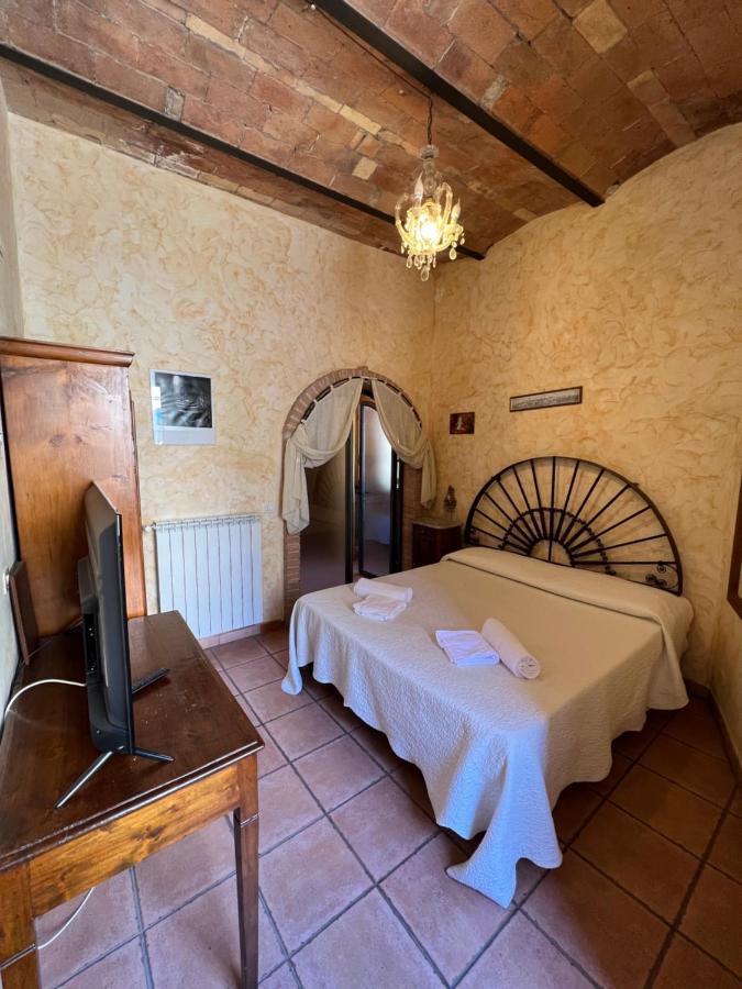 Affittacamere Licenza N.1 Presso La Magica Torre Pitigliano Exterior foto